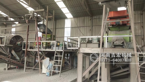 山石破碎制砂機結(jié)構(gòu)及工作原理簡介